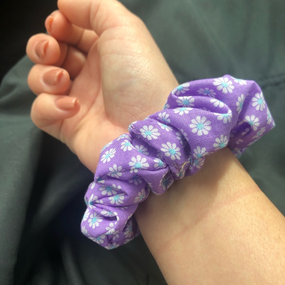 Scrunchie - Picture 2 of 7